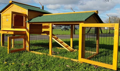 Large smokey rabbit hutch - large,